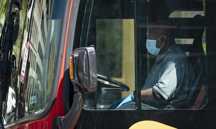 Франција: Возач на автобус претепан до смрт зашто не дозволил влез без маска