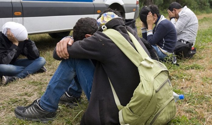 Приведен маж од Студеничани: Во неговото возило пронајдени 12 мигранти од Сирија, меѓу нив имало и деца