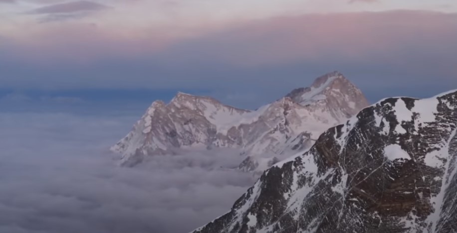ВИДЕО: Документарец ќе ја разреши мистеријата – Кој прв го достигнал врвот на Монт Еверест?