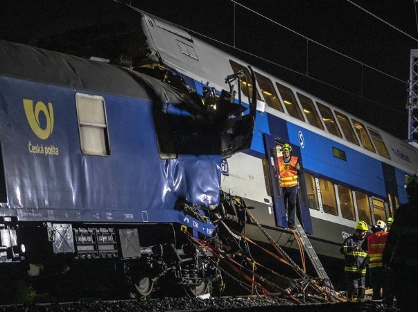 Судир на возови: Три лица се повредени во Полска