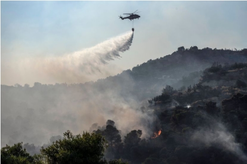 Вонредна ситуација во дел од Грција: Повеќе од 260 пожарникари гаснат пожар, вклучена и воздушна флота