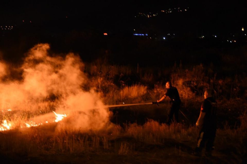 Две пријави за пожари во Охрид и Струга: Зафатени биле сува трева, шума, возила и една куќа