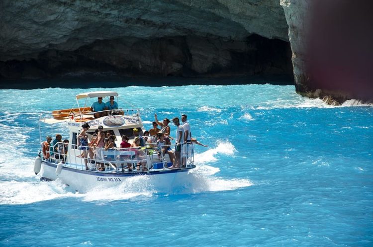 Во хотел карантин на грчкиот остров Тасос сместени четворица туристи позитивни на Ковид-19
