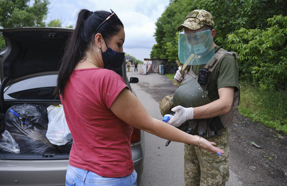 Нови 800 случаи на коронавирус во Украина, починаа 27 лица