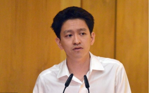 Внукот на премиерот на Сингапур е осуден за непочитување на судот
