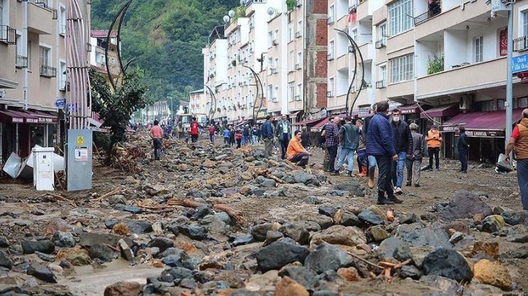 Во поплавите во Турција настрадаа шест, а за исчезнати се водат десет лица