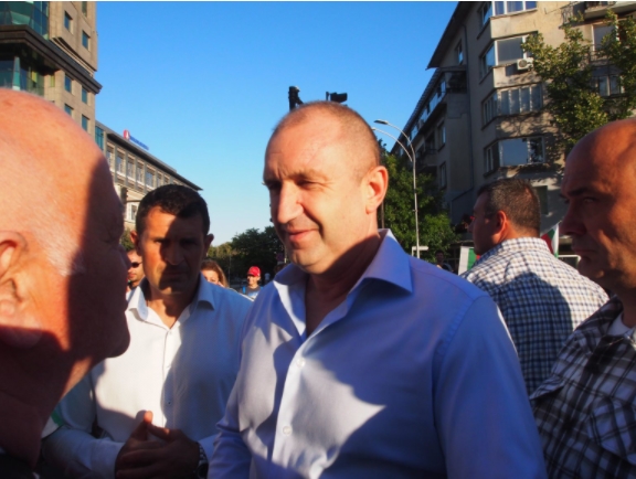 Бугарскиот претседател бара итна и безусловна оставка од Борисов