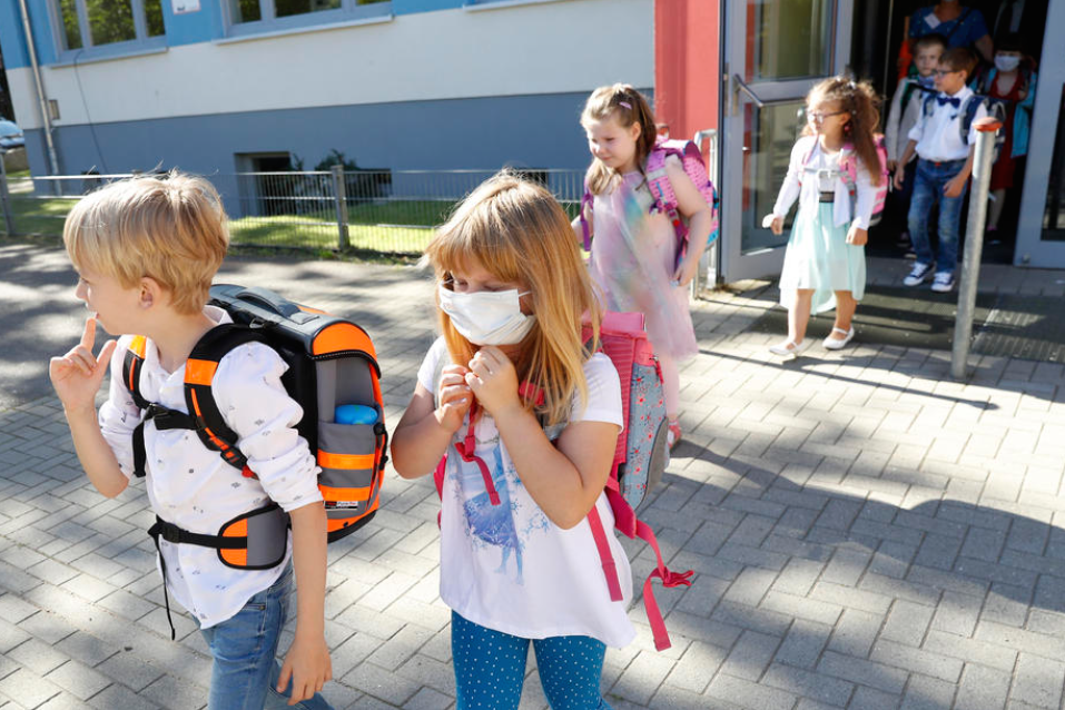 Децата во Западна Померанија тргнаа во училиште без маски