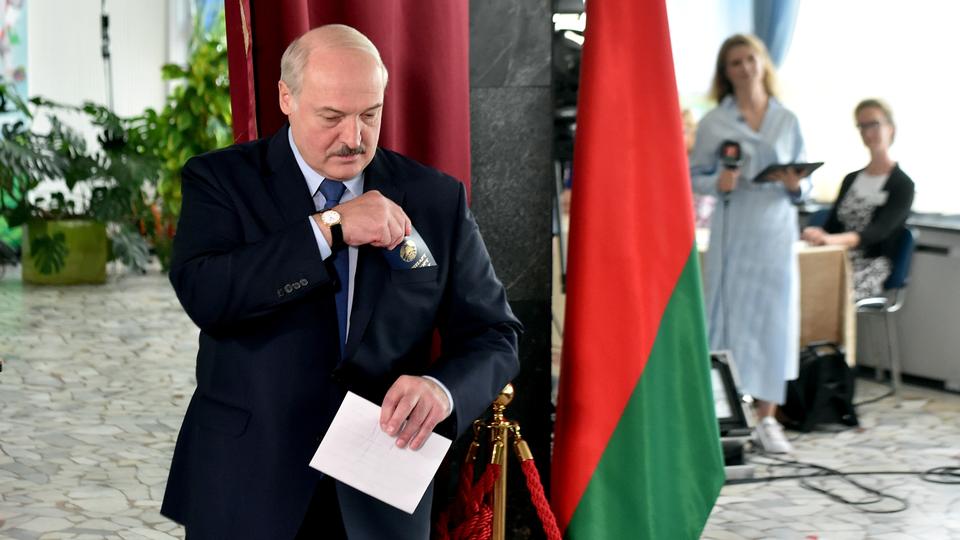 Белорусија: Убедлива победа на Лукашенко, опозицијата на протест