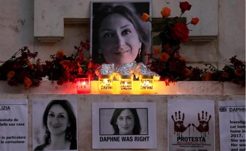 Премиерот на Малта на распит во полиција поради убиството на новинарката