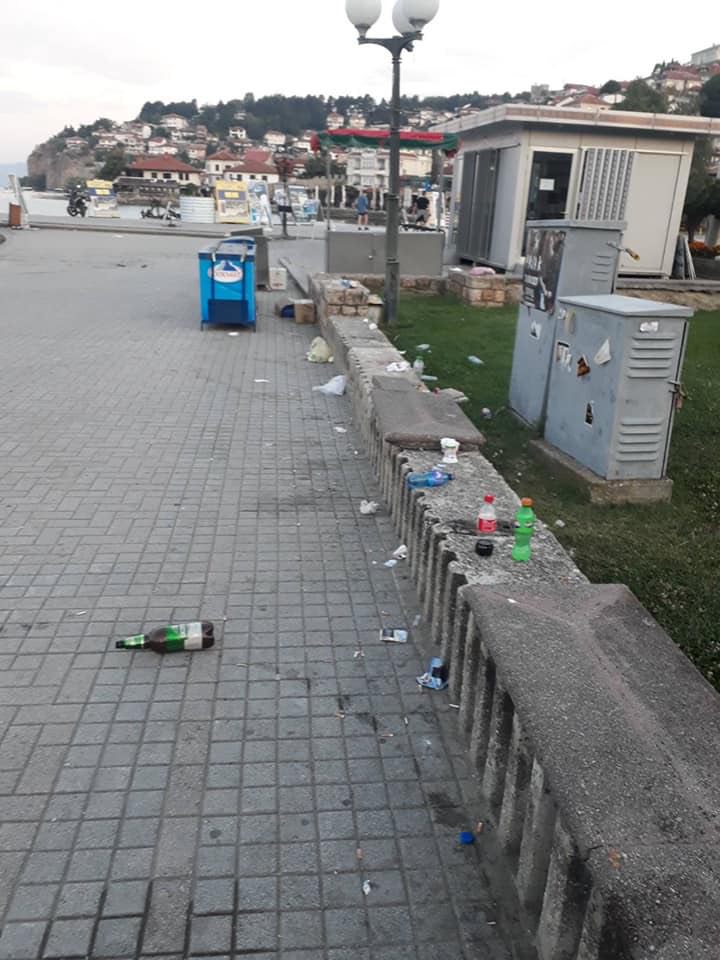 Комуналните инспектори „заспани“, Охрид тоне во ѓубре
