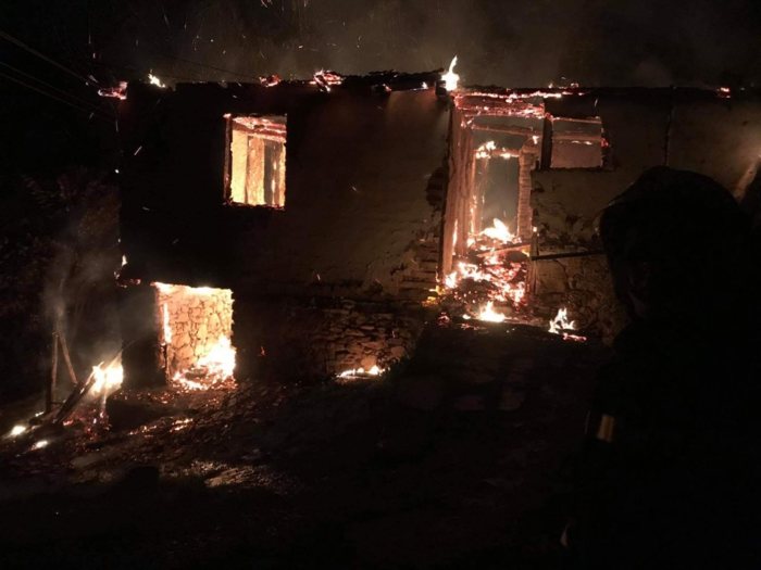 Пожар избувнал во штала во село Страчинци