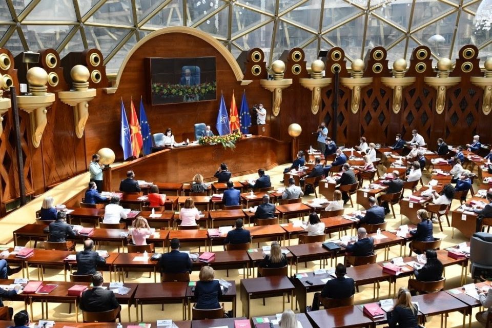 Собранието штанца закони, за два месеци 20 закони само со европско знаменце