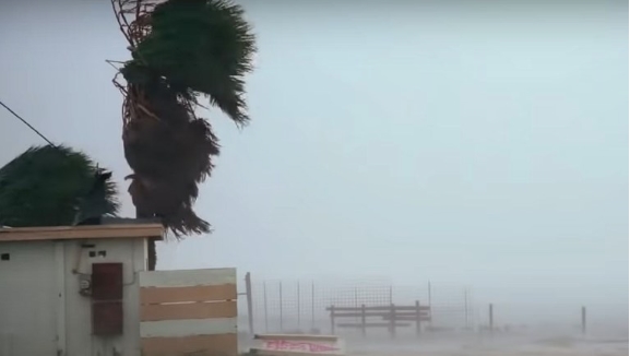 Ураганот Исаја се движи кон Флорида