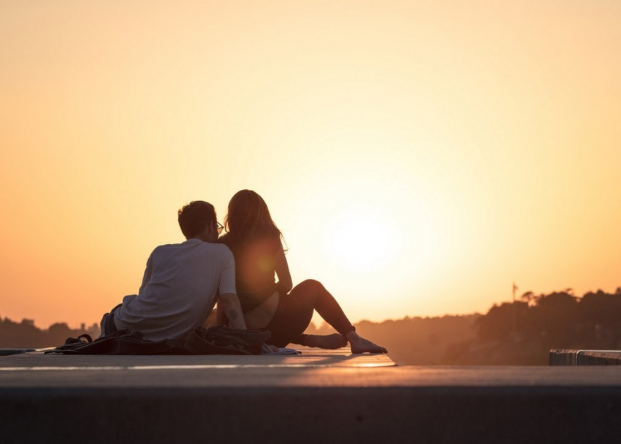 Љубовни врски: Со кого ве запозна прво кажува многу за вашата иднина