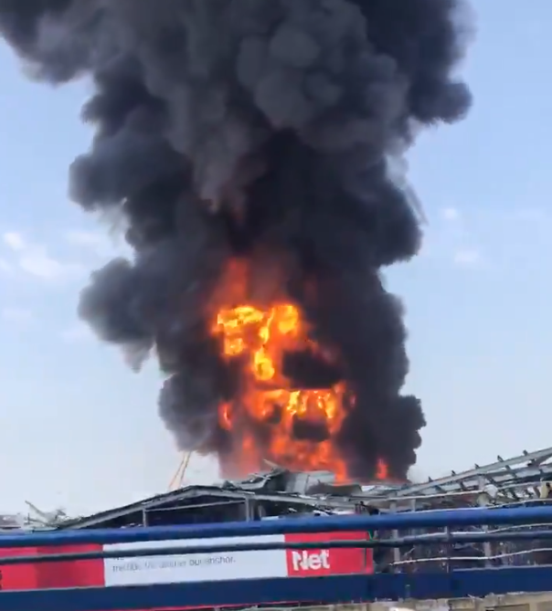По страшната експлозија во Бејрут денеска нов пожар на пристаништето- пламените јазици голтаат сѐ пред себе (ВИДЕО)