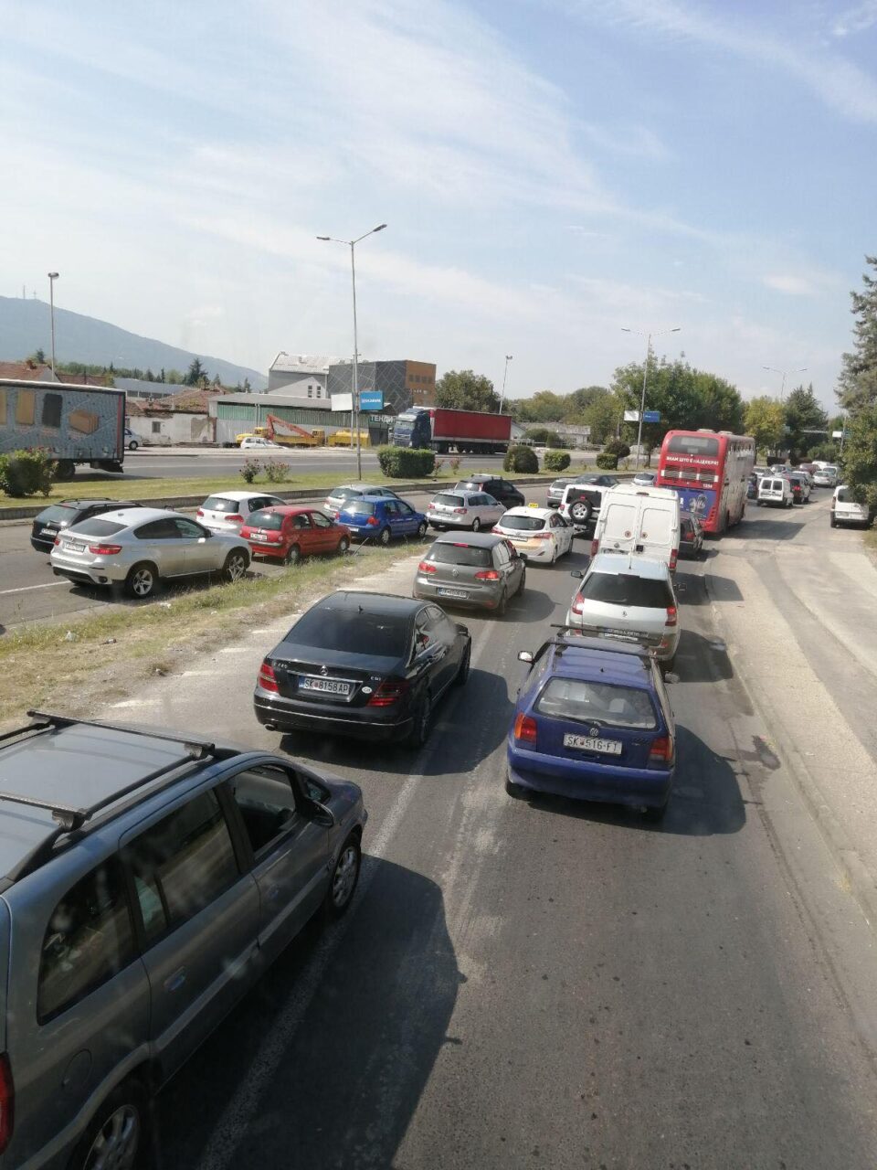 Скопјани мака мачат со Шилегов: Не се откажува од реконструирањето на булеварот среде бел ден, граѓаните гневни (ФОТО)