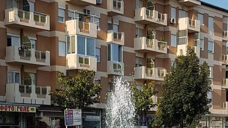 Несекојдневно утро за струмичани- чуден феномен се случува во фонтаната долж булеварот во центарот на градот (ФОТО)