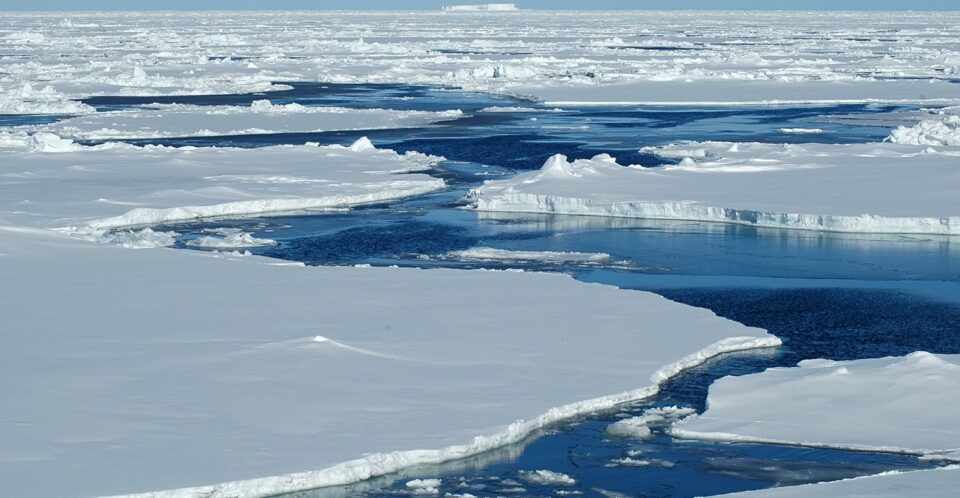 Површината на арктичкиот морски мраз по втор пат падна под 4 милиони квадратни километри