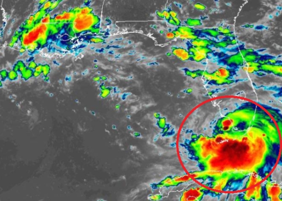 Бурата Сали се заканува да прерасне во ураган крај брегот на Флорида