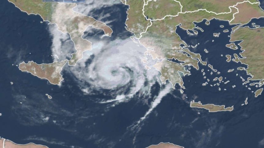 Вонредна состојба во Грција, се очекува удар на моќен циклон