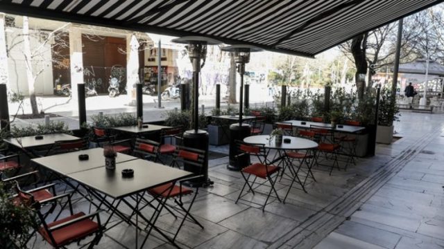 Рестораните и кафулињата во Грција најавуваат „клуч на врата“, коронавирусот не е причината
