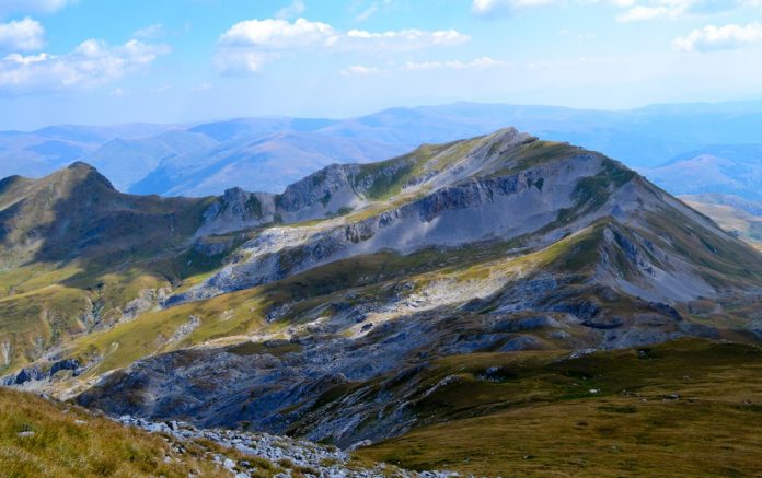 Во недела традиционално искачување на Кораб, планинарите: Не одиме бидејќи нема ознака на македонски јазик