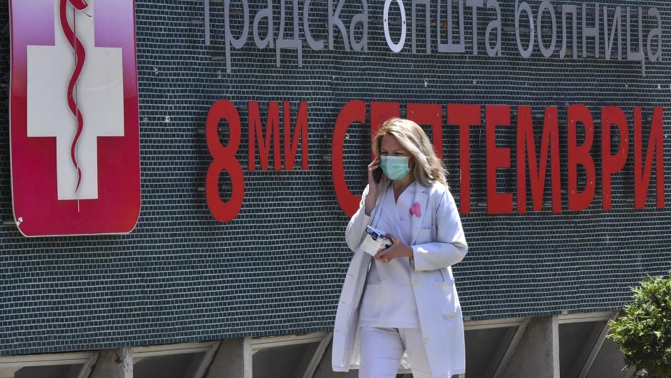 Во ковид центрите во Скопје за 24 часа се хоспитализирани 39 пациенти – вкупно се лекуваaт 323 болни