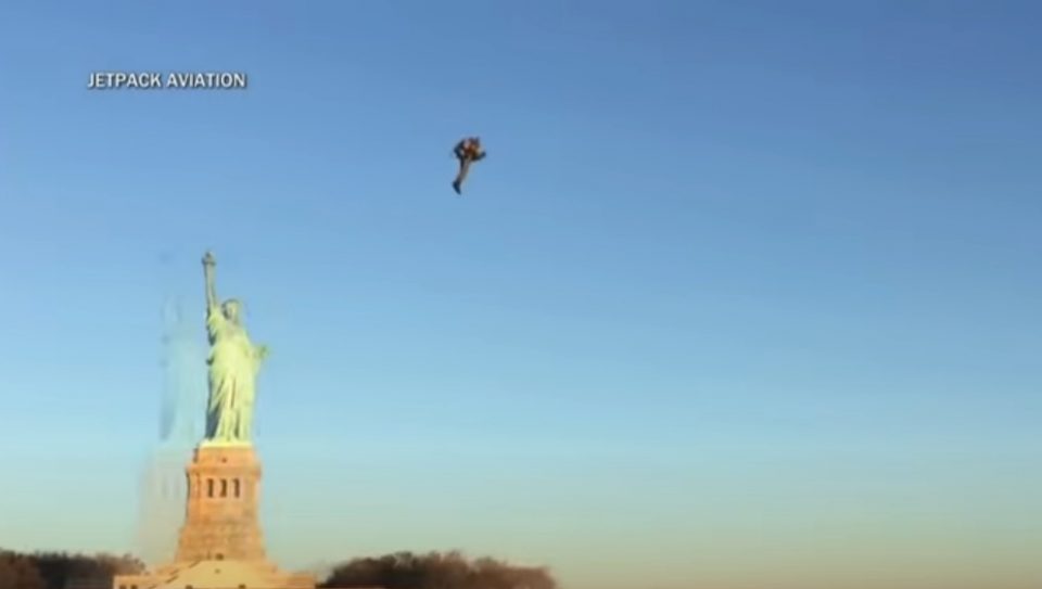 Американската полиција во потрага по „Супермен“, пилоти пријавиле човек што лета! (ВИДЕО)