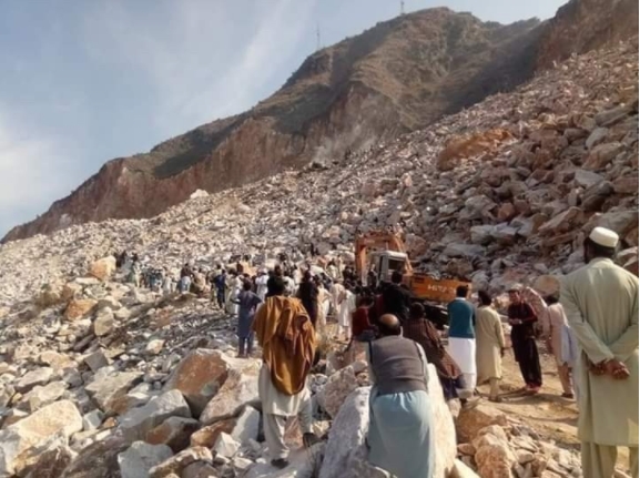ТРАГЕДИЈА: Најмалку 19 загинати во одрон на карпи во рудник за мермер во Пакистан