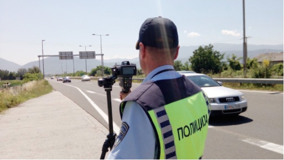 152 санкционирани возачи во Скопје, 87 за брзо возење