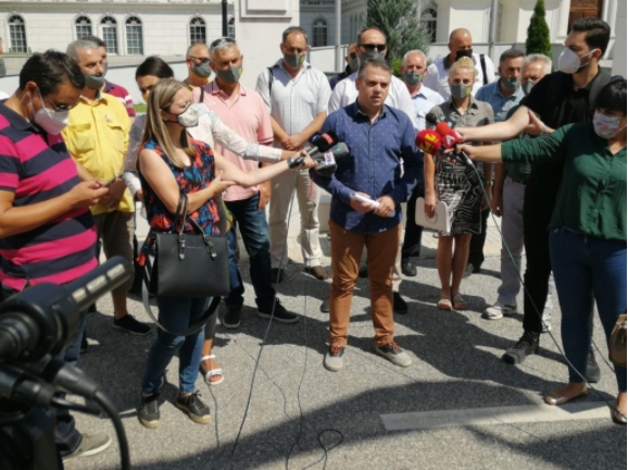 Вработените во Пошта загрижени од состојбата по пропаѓањето на Еуростандард: Бараат итна средба со премиерот