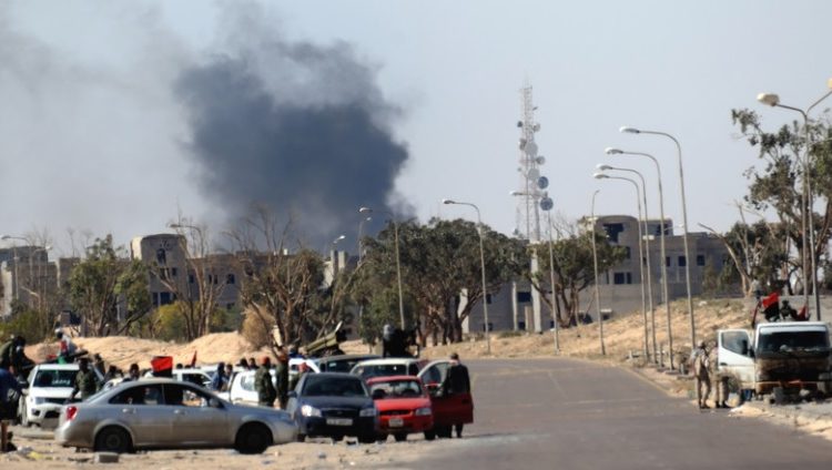 Бомбаш-самоубиец се разнесе во Триполи, црн чад ги голтна улиците