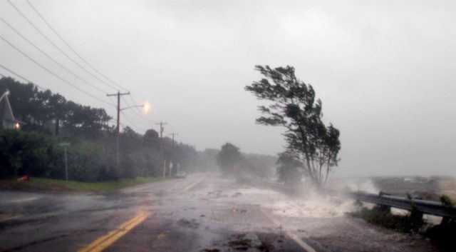 Ураганот Идалија добива на сила, продолжи да се движи кон Флорида