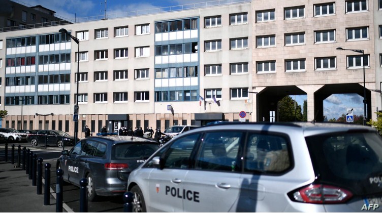 ВИДЕО: Нападната полициска станица во Париз