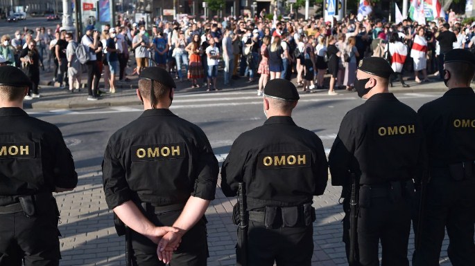 Во Минск судири помеѓу полицијата и демонстрантите, приведени и новинари