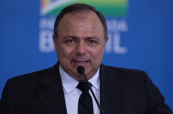 Бразилскиот министер за здравство е болен, постои сомнеж дека има Ковид-19
