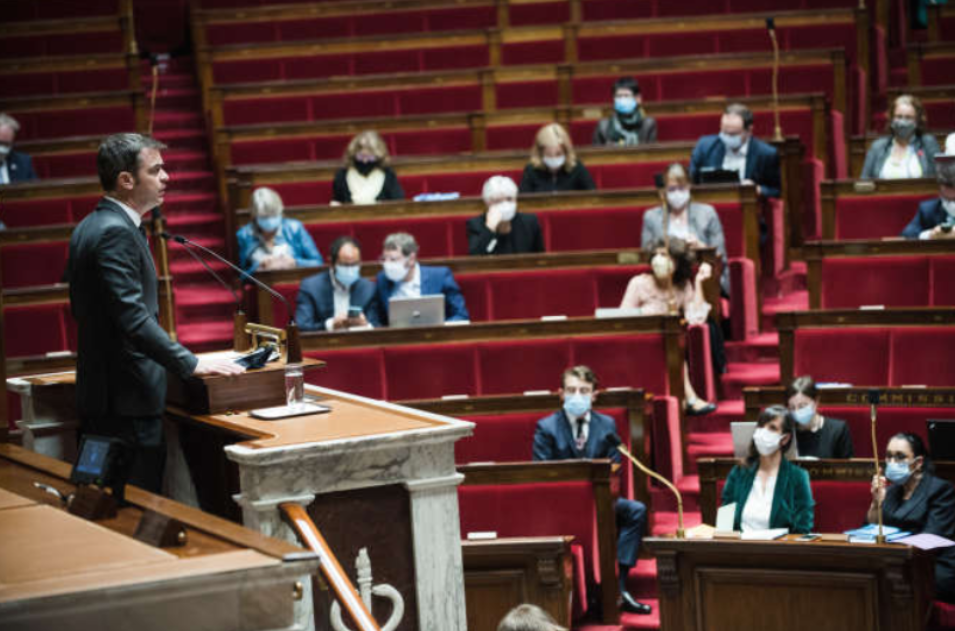 Француското национално собрание изгласа  продолжување на здравствената вонредна состојба до 16 февруари