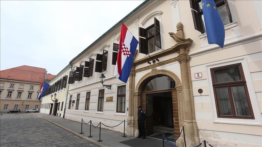 Застрелан полицаец пред Владата во Загреб, напаѓачот се самоубил