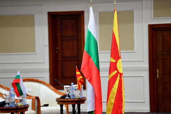 Политико: Заев ќе признае бугарски темели на македонскиот идентитет и јазик