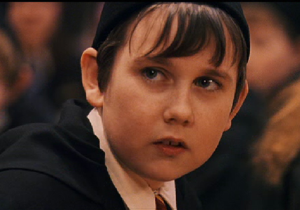 Се сеќавате на буцкастото момче од „Хари Потер“ ? – Денска има 31 година и жените лудуваат по него!