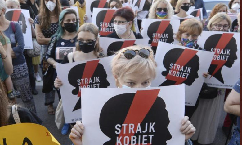 Продолжуваат протестите во Полска поради законот за абортус