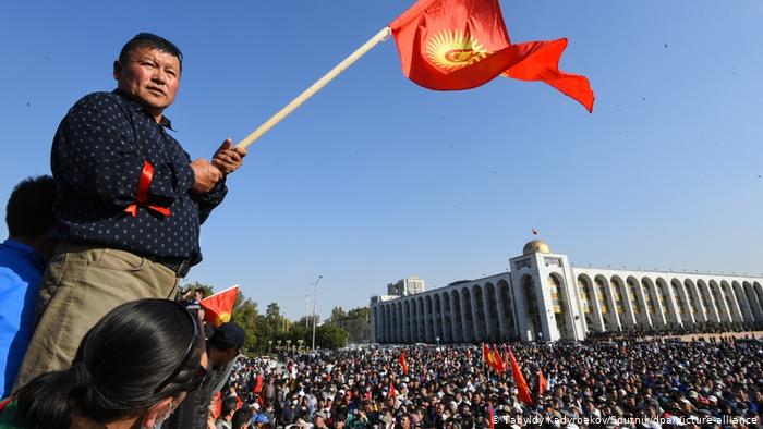 Продолжуваат протестите во Киргистан