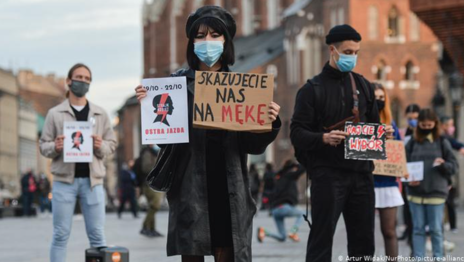 Протести во Полска поради строгите мерки за коронавирус