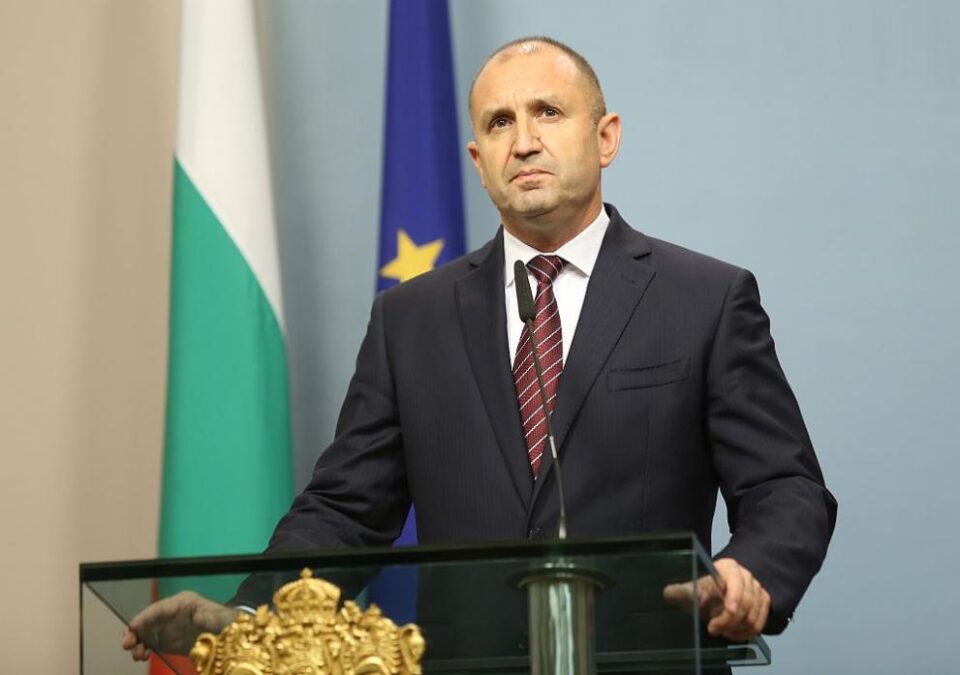 Бугарскиот претседател Румен Радев во самоизолација 