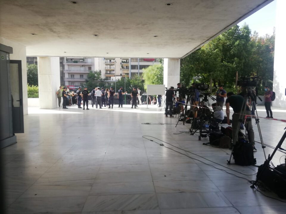 Инциденти на протестот пред судот во Атина