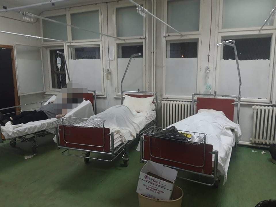 Ужас во здравството на Филипче: Во битолската болница човек прима инфузија, до него мртовец