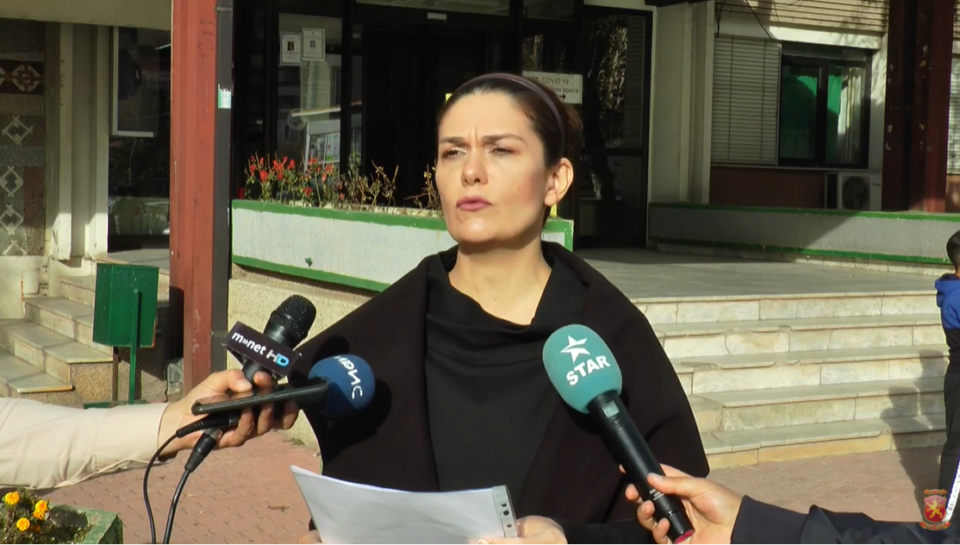 Серафимовска: СДСМ потфрли во Штип, колони граѓани со симптоми чекаат да бидат тестирани, но тестови нема