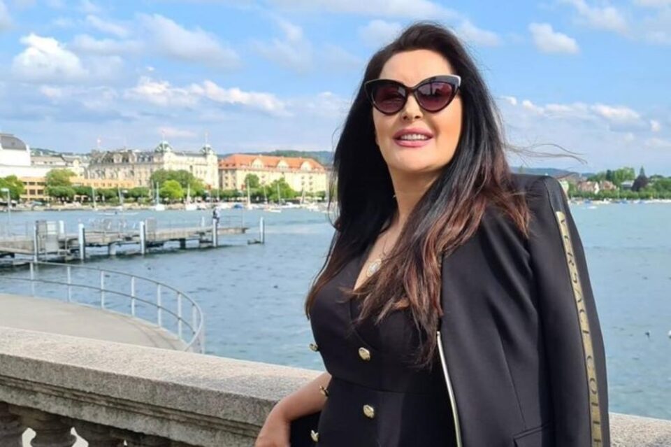 Нема само Драгана Мирковиќ дворец од соништата: Оваа пејачка поседува вистински замок, дури има и сопствено езеро! (ФОТО)