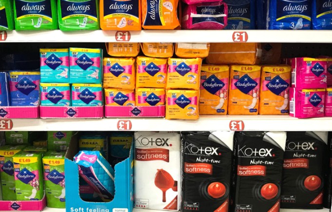 Шкотска- прва земја во светот со бесплатни хигиенски продукти, потребни за жените при менструација